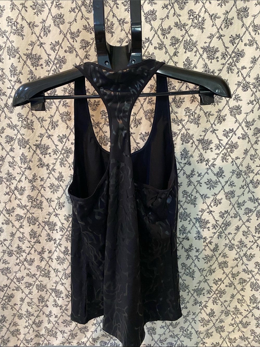 Fabletics Black Patterned Racerback Tank - Picture 2 of 4